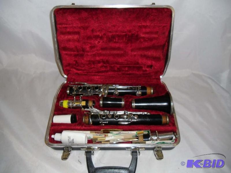 lot 20007 image: Vintage Signet Special Selmer Clarinet in Hard Case