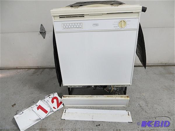 White Estate by Whirlpool Dishwasher. Consign...