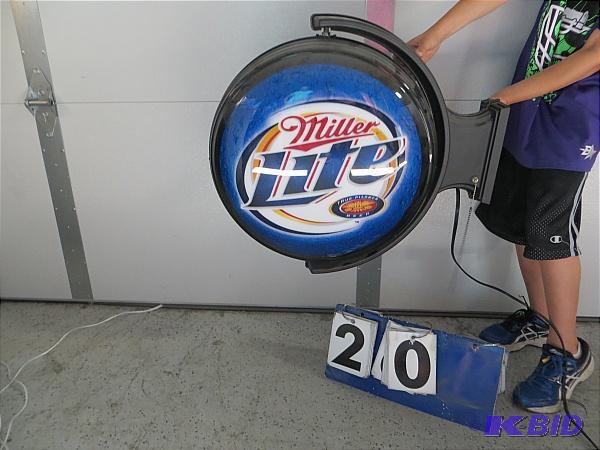 lot 20 image: Miller Light Lighted Spinning Wall Mounted Li...
