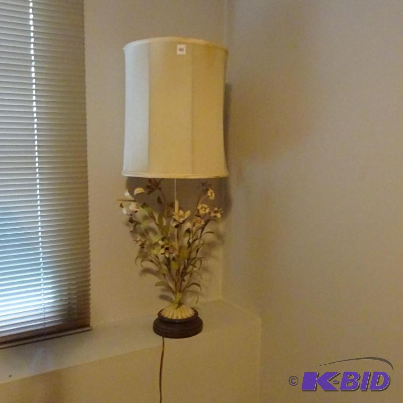 lot 107 image: Decorative metal table lamp...
