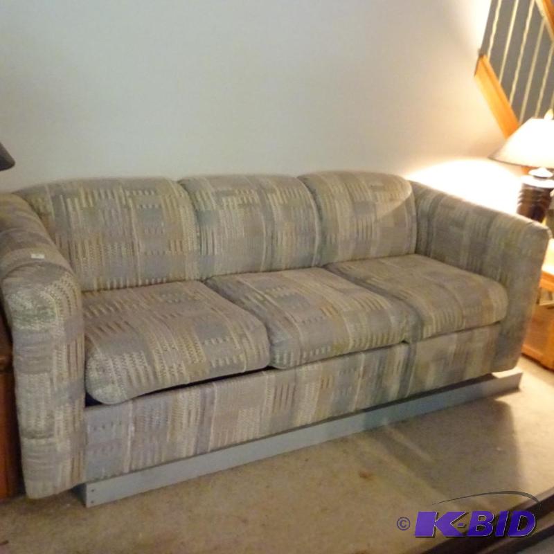 lot 112 image: full size sleeper sofa. Looks to be in good s...