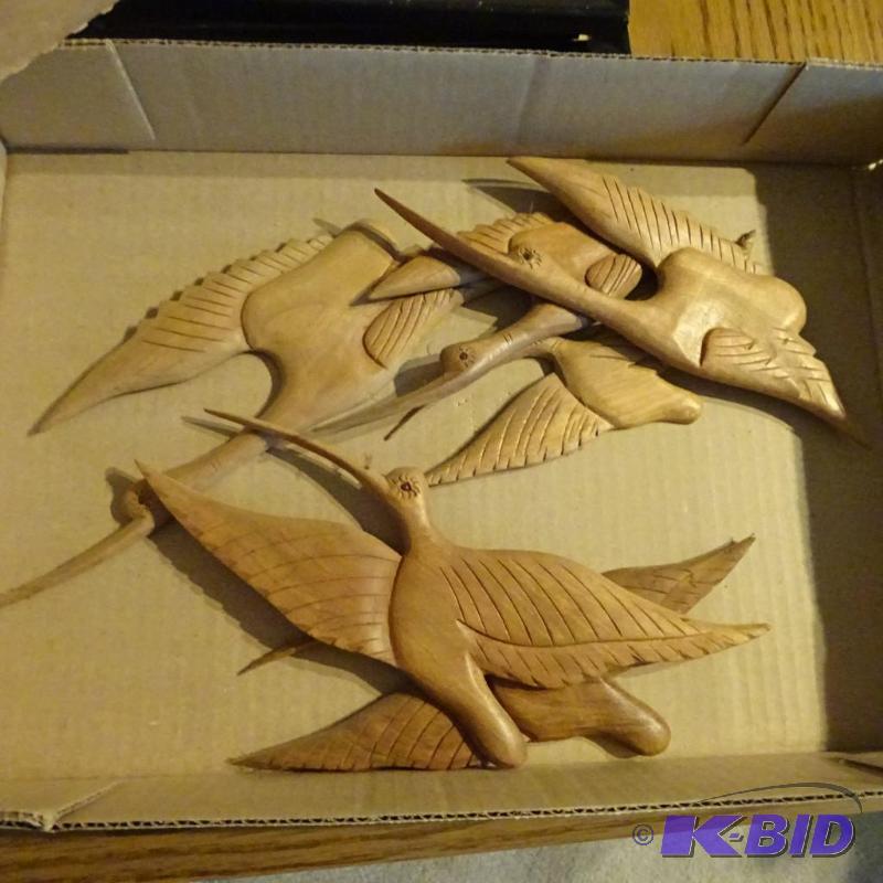 lot 124 image: wood wall hanging humming bird dcor...