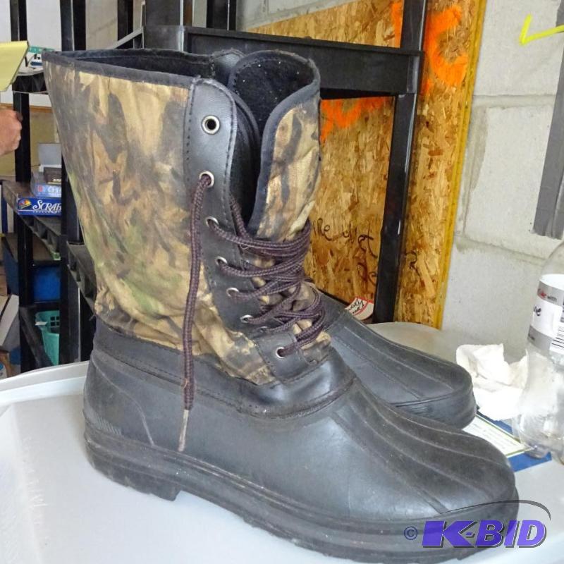 lot 146 image: size 13 hunting boots...
