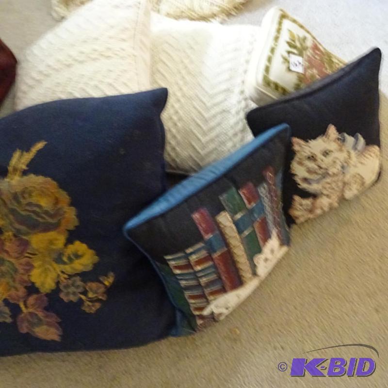 lot 152 image: 6 throw pillows...
