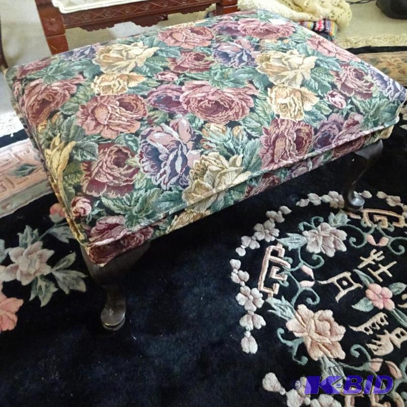 lot 44 image: Vintage wood frame foot stool...
