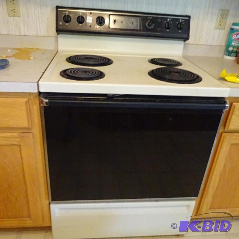lot 55 image: GE electric stove. ModelJBP24G R1AD...