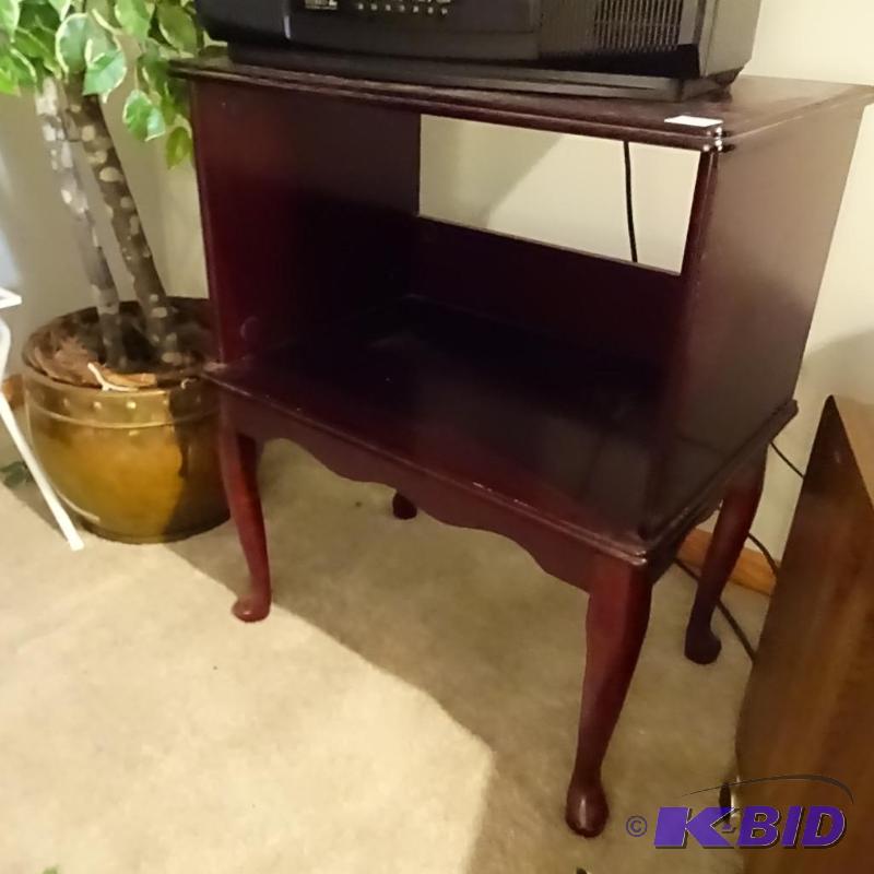 lot 73 image: Vintage wood TV stand with under storage. 24x...