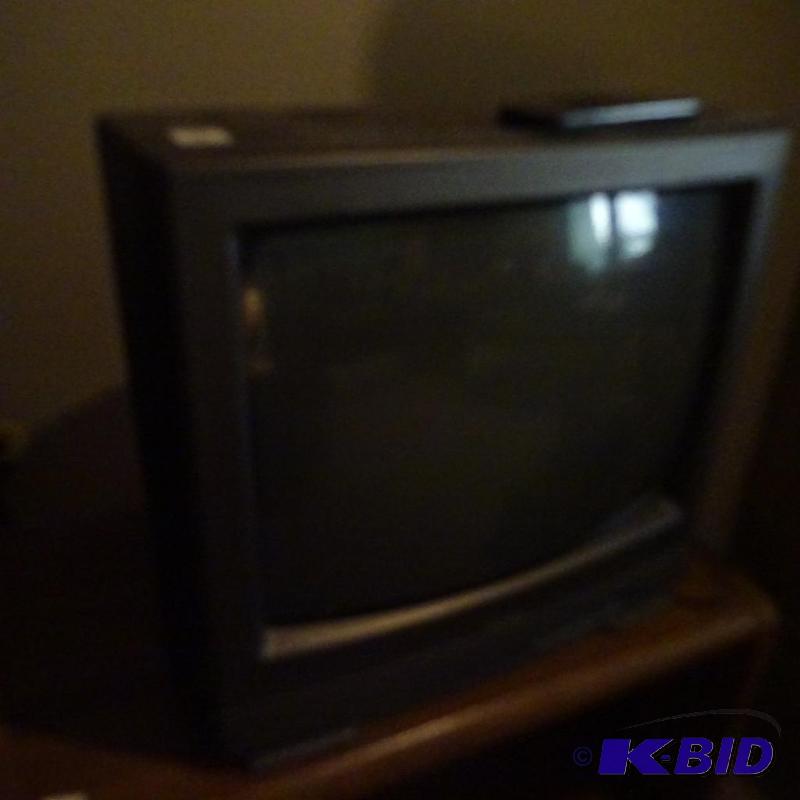 lot 74 image: Toshiba 20" Color TV...