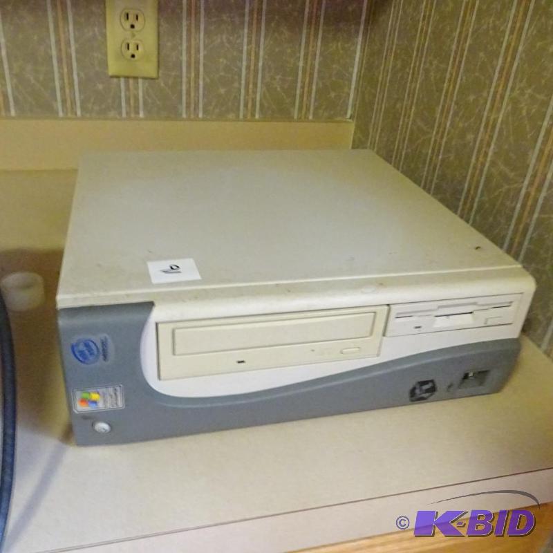 lot 91 image: gateway computer. Windows XP...