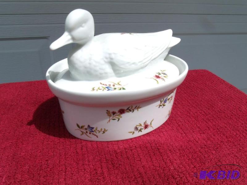Covered Duck Hanpainted Casserole Made by Cordon Blue  The Frieda Collection