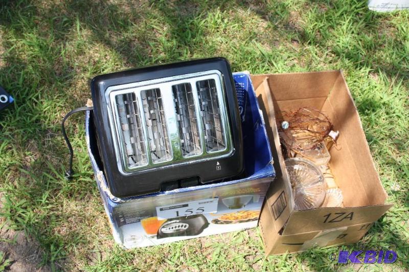 lot 155 image: Lot of various items including a Cuisinart br...