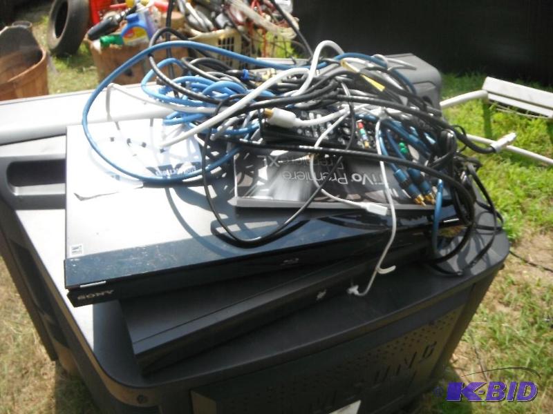 lot 161 image: Lot of (2) items including a blu ray player a...