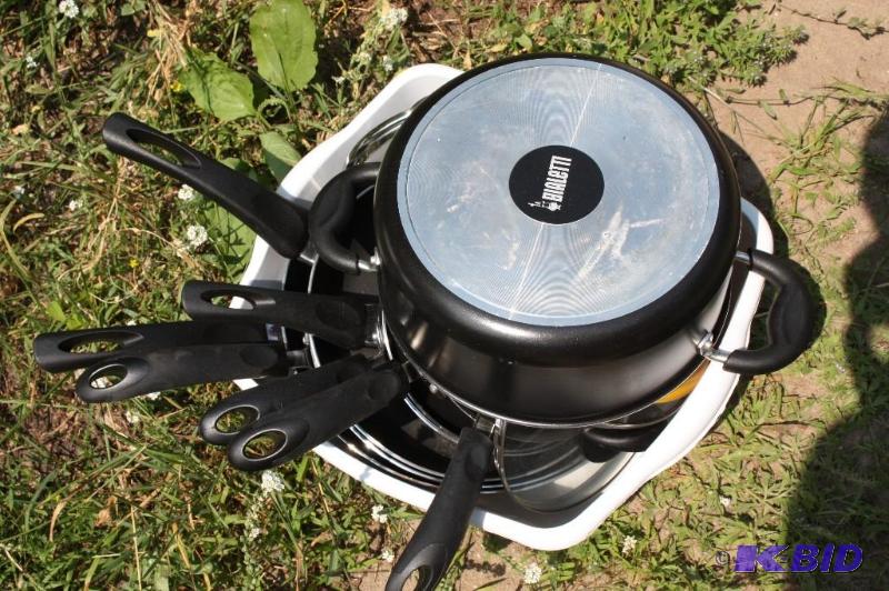 lot 184 image: Lot of Bialetti cooking pans...