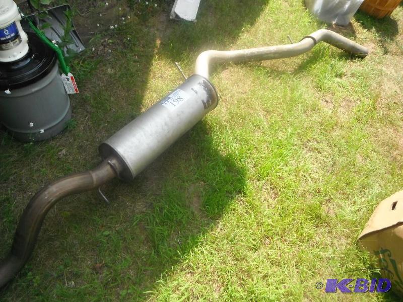 lot 198 image: 2006 Dura May exhaust ...