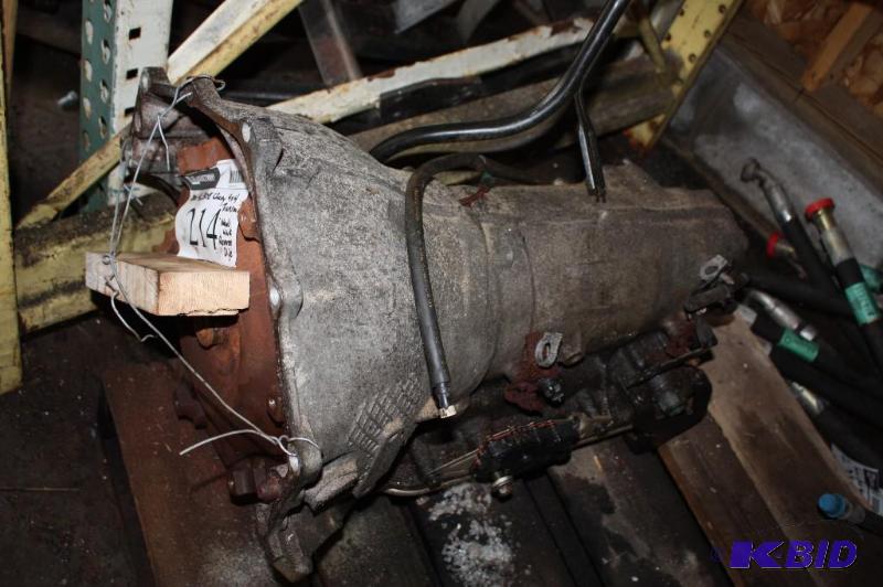 lot 214 image: 2001 4L80E Chevy 4x4 transmission, needs work...
