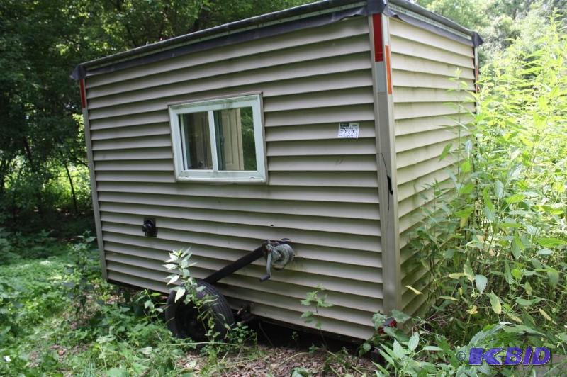 lot 232 image: Crank Down fish house 10.5x7x7, includes h...