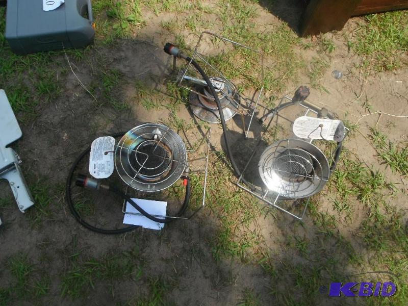 lot 233 image: Lot of (3) propane &quotMr. Heater" hea...