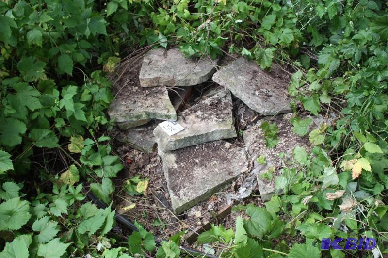 lot 235 image: Pallet of limestone landscaping&nbsprocks...