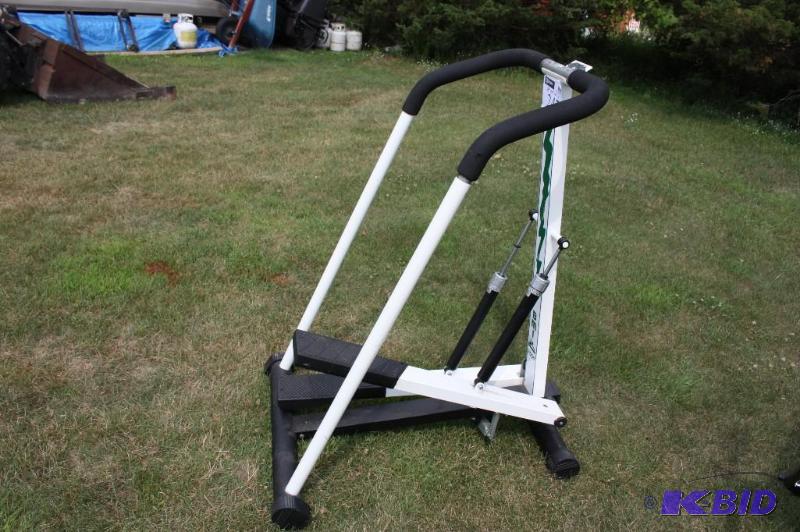 lot 247 image: BMI 7500 Stair Step Machine, 29" x 39&qu...