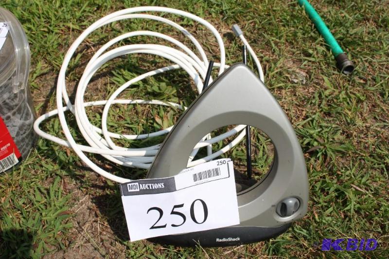 lot 250 image: Radio Shack Antenna with Cable...