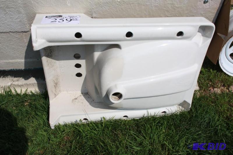 lot 259 image: Porcelain&nbspbathroom sink 20&quotx27"...