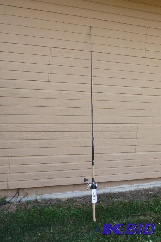 lot 284 image: Shimano brand fishing pole, length 7, line w...
