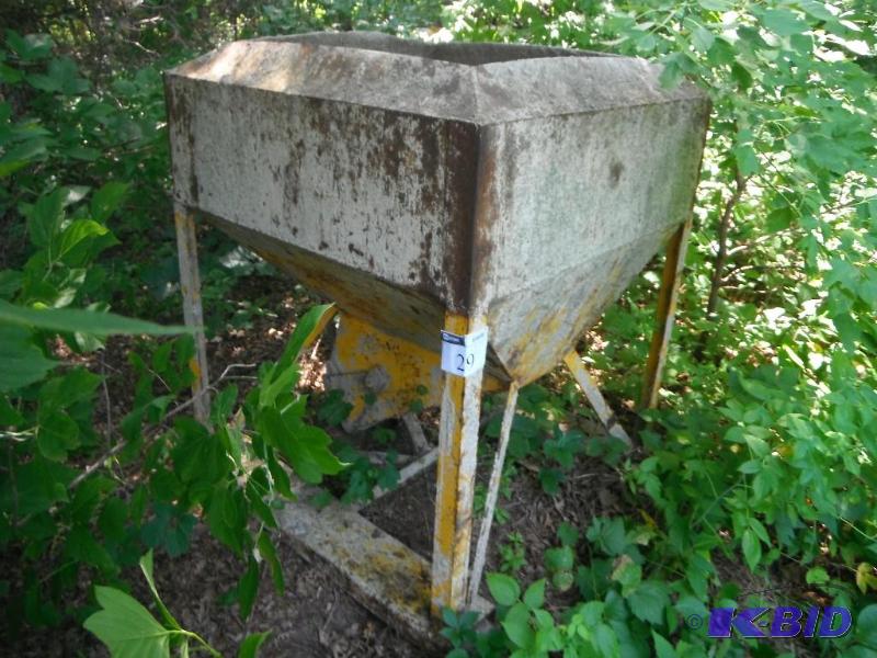 lot 29 image: Concrete Dispenser - 45" x 45" x 57...