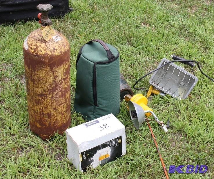 lot 38 image: Lot of (7) items including a light, a lantern...