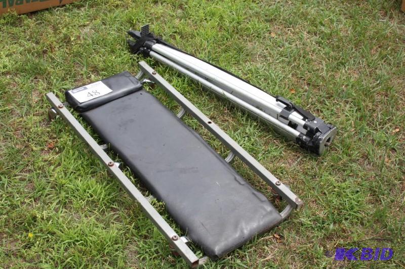 lot 48 image: Lot of (2) items including a roller cart and ...