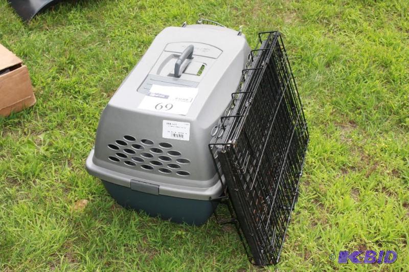 lot 69 image: Lot of (2) items including a Petmate kennel 2...