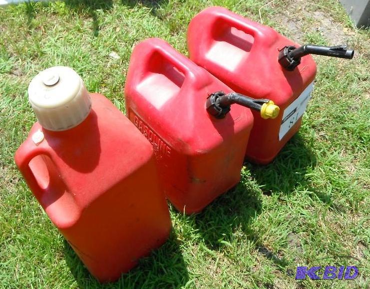 lot 81 image: Lot of (3) gas cans...