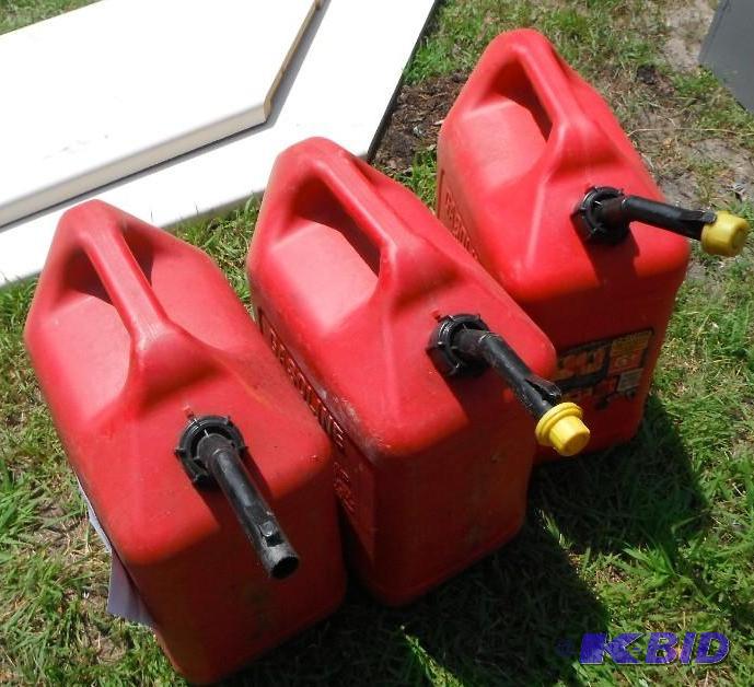 lot 83 image: Lot of (3) gas cans...