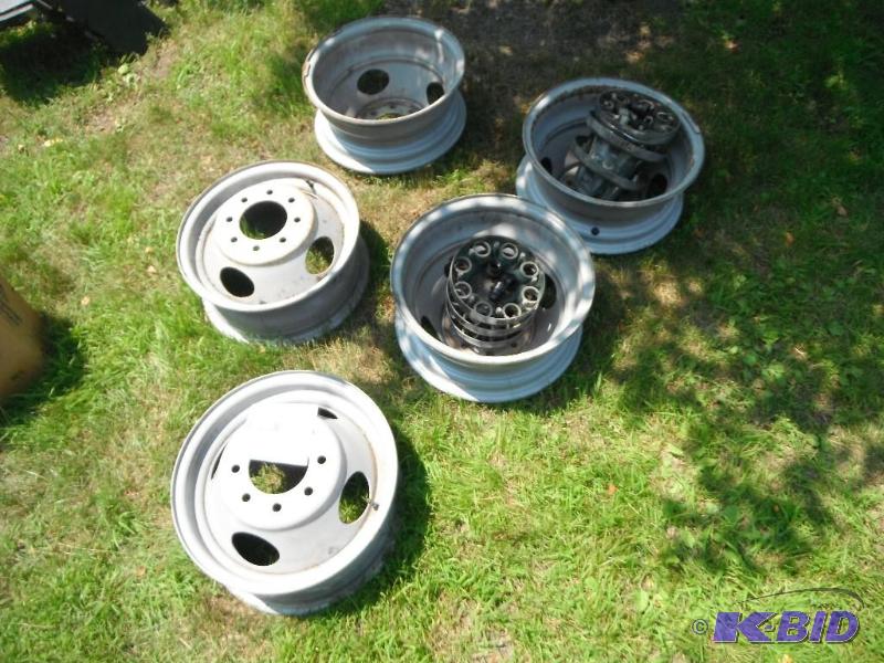 lot 87 image: Lot of (5) Chevy Dhally rims 98...