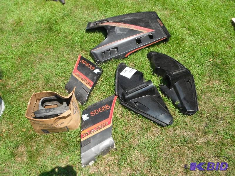 lot 89 image: Yamaha plastics...