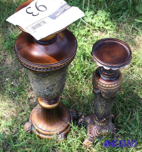 lot 93 image: Lot of (2) decorative&nbspstands, (1) 14 12...