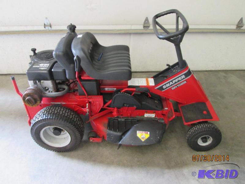 Snapper 28&quot Riding Mower, 12.5HP Briggs ...
