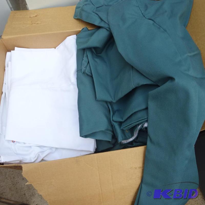 lot 110 image: Dickies Pants. Green Size 38-40, White 40-42...
