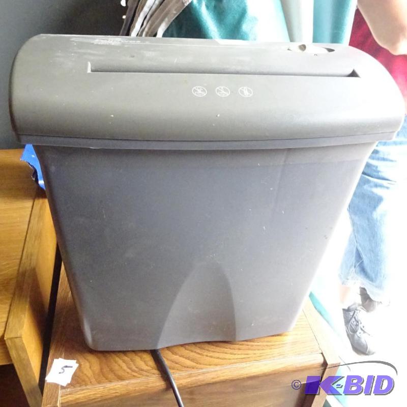 lot 114 image: Fellowes P400C-2 Paper Shredder Works...