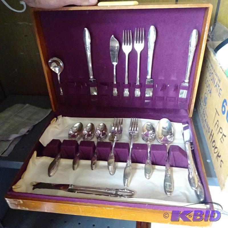 lot 120 image: Alvin Plate Silverware Set. 8 Person Setting...