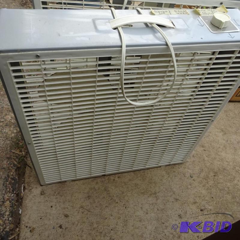 lot 133 image: 22" Box Fan...