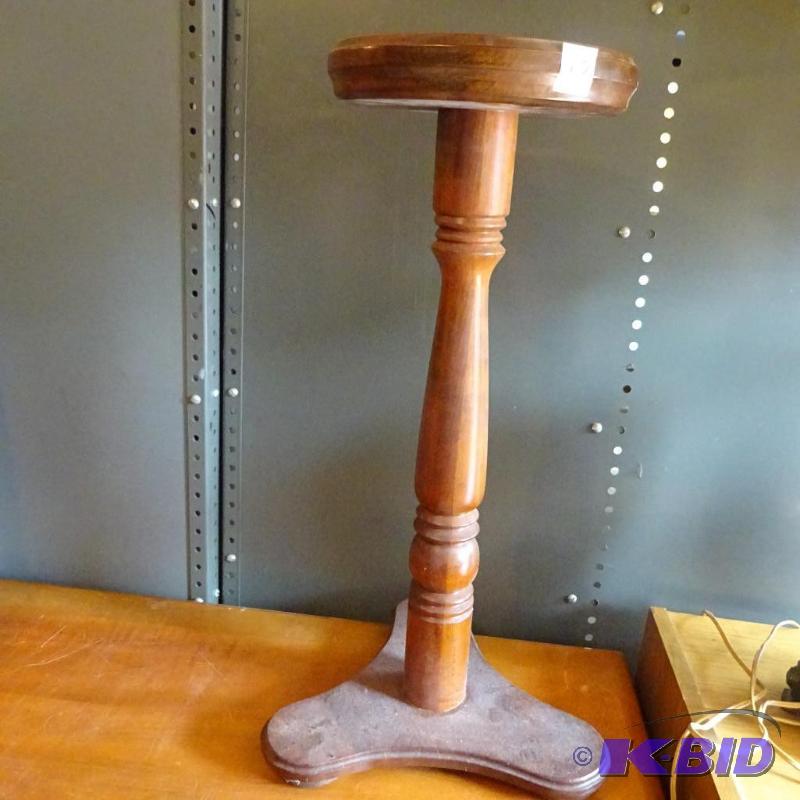 lot 17 image: Wood Ash Tray Stand...