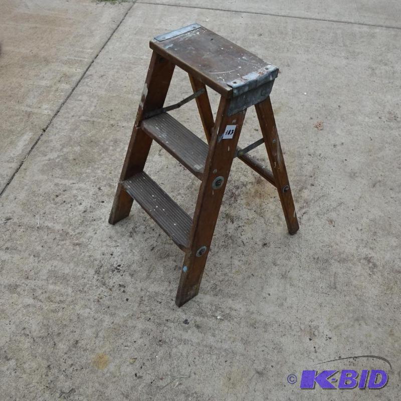 lot 183 image: 2 Wood Step Stool...