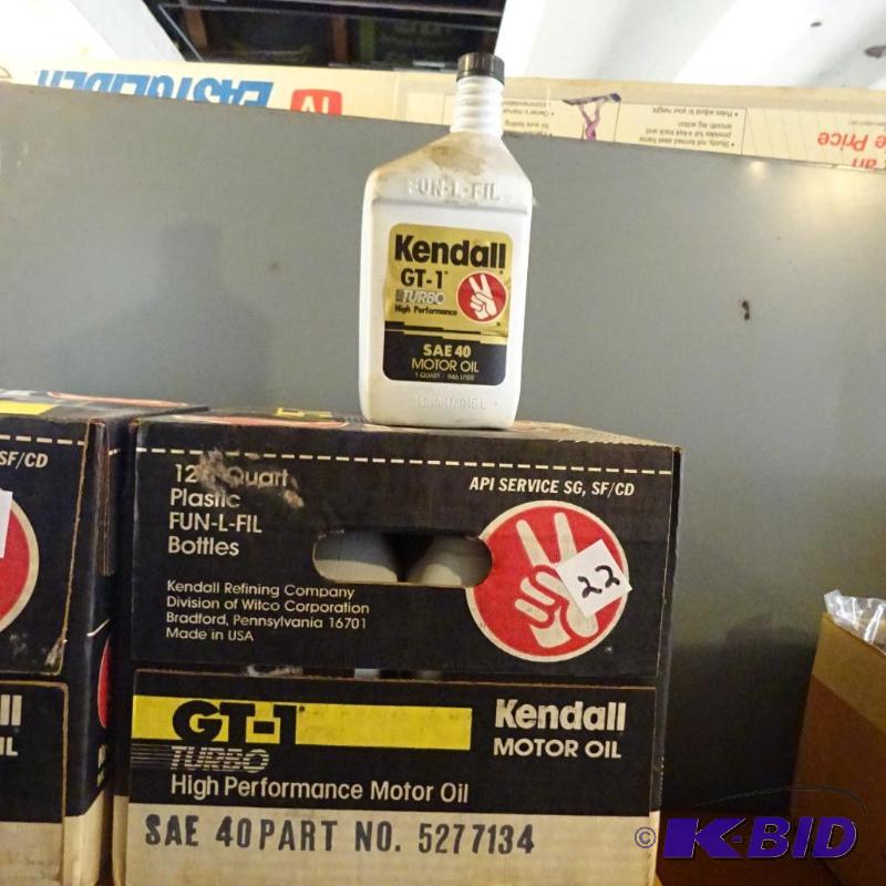 lot 22 image: 13 Qts sae 40 motor oil...