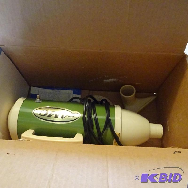 lot 262 image: AMC Auto Hand Vacuum. 12 Volt DC...