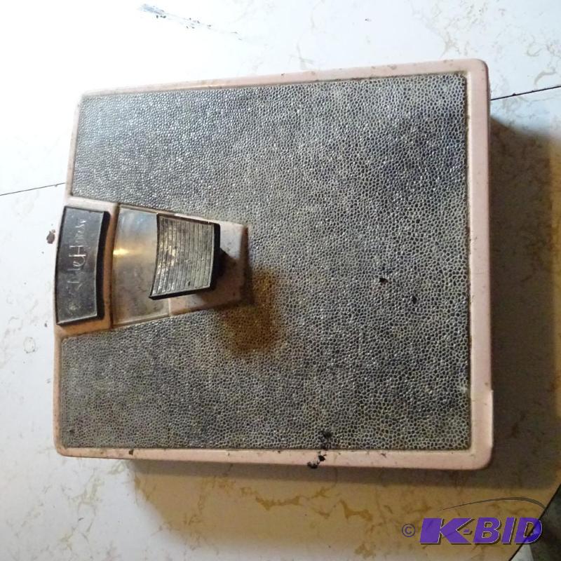 lot 271 image: Vintage Pink Bathroom Scale...