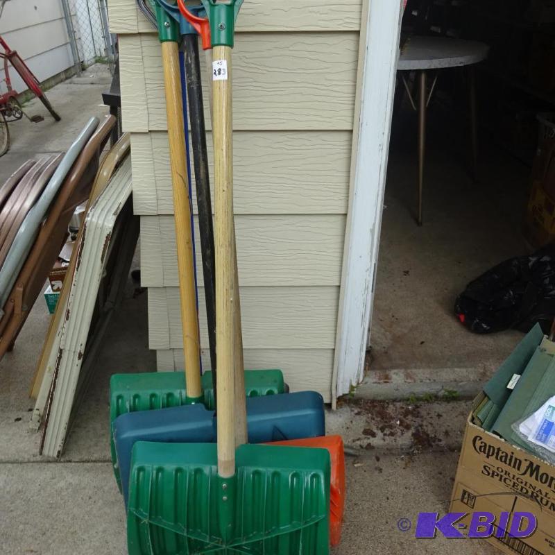 lot 283 image: 5 Snow Shovels...