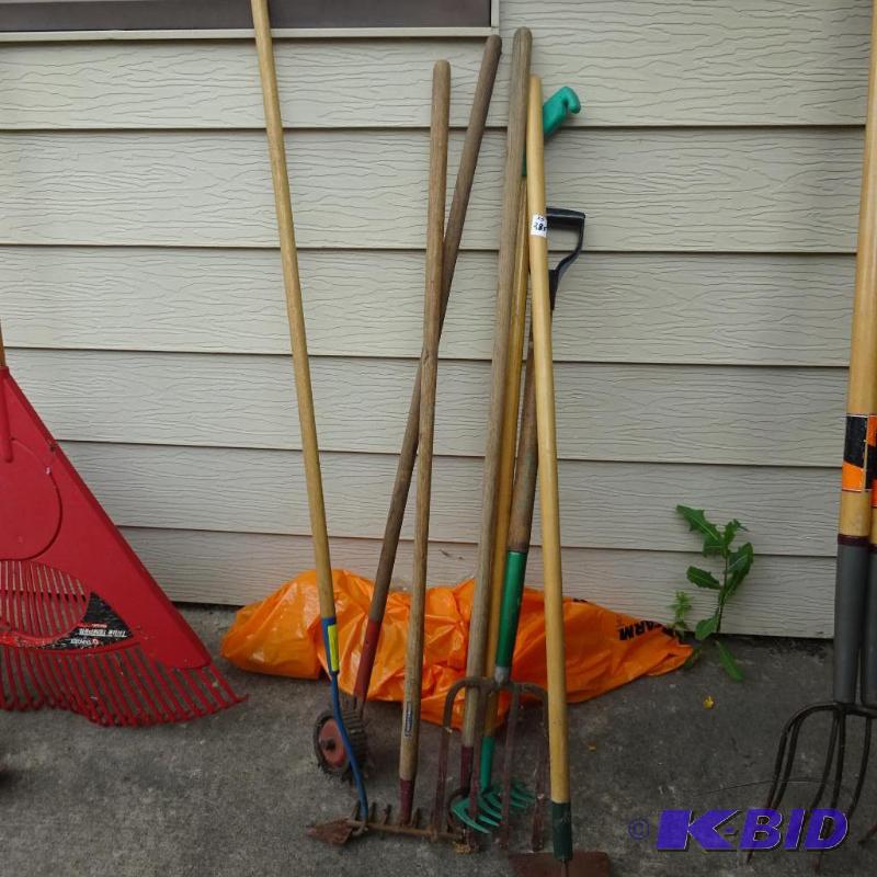 lot 285 image: Potato Fork, Garden Rakes, Edger, Hoe...
