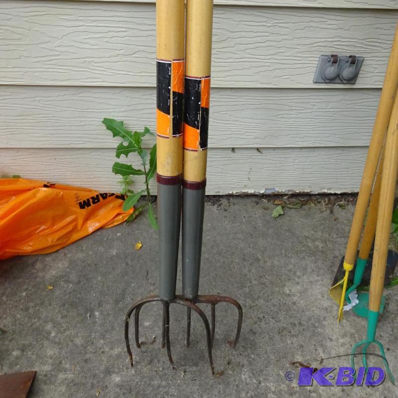 lot 286 image: 2 Pitch Forks...