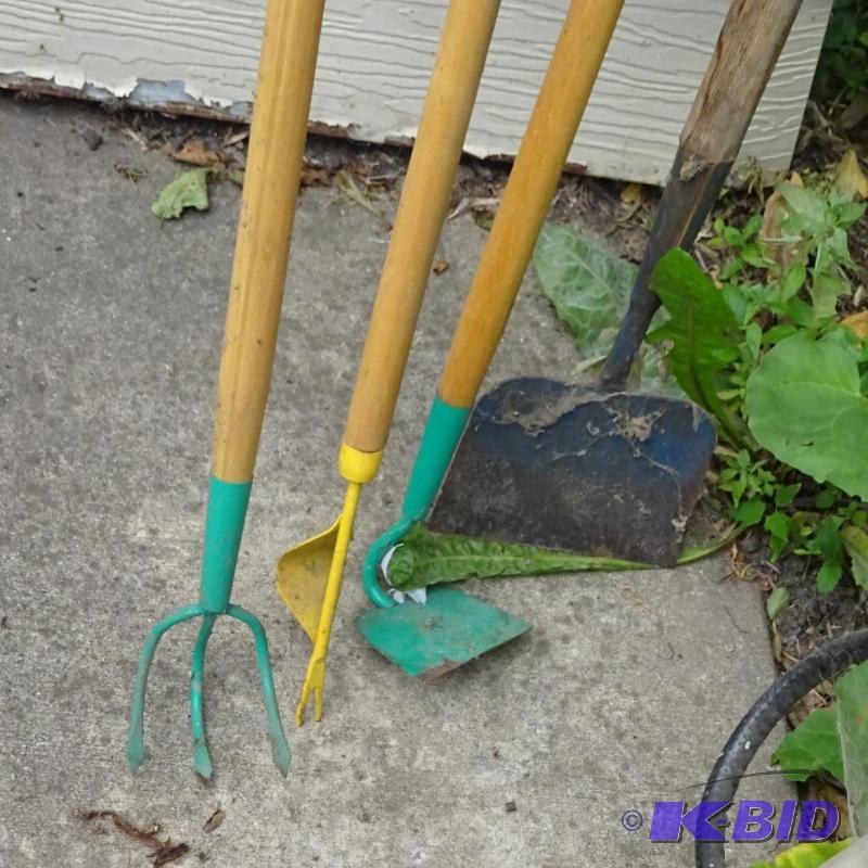 lot 287 image: Lot of 4 misc. Garden Tools...
