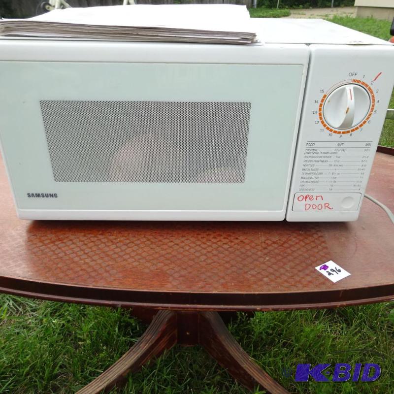 lot 295 image: Samsung Microwave MV3050W...